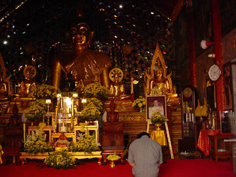 10_host_thai_king