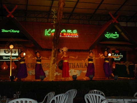 18_nightmarket_dancers